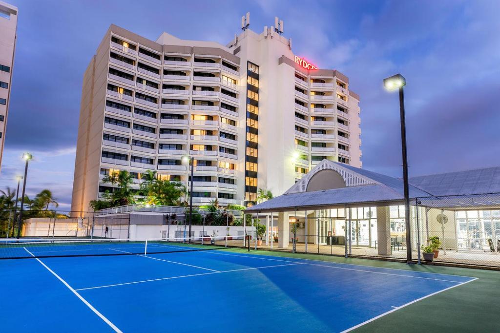 Rydges Esplanade Resort Cairns Exterior photo