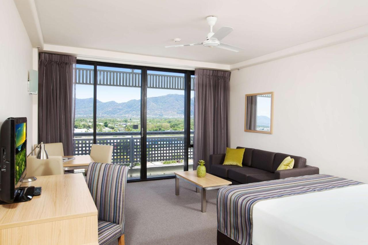 Rydges Esplanade Resort Cairns Exterior photo