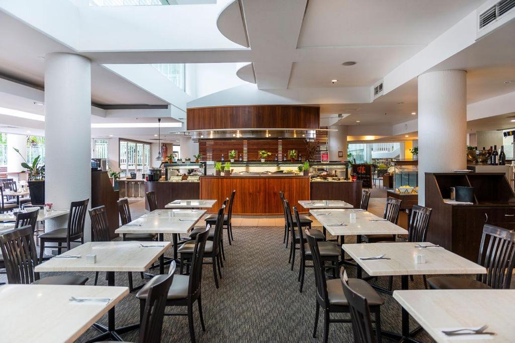 Rydges Esplanade Resort Cairns Exterior photo