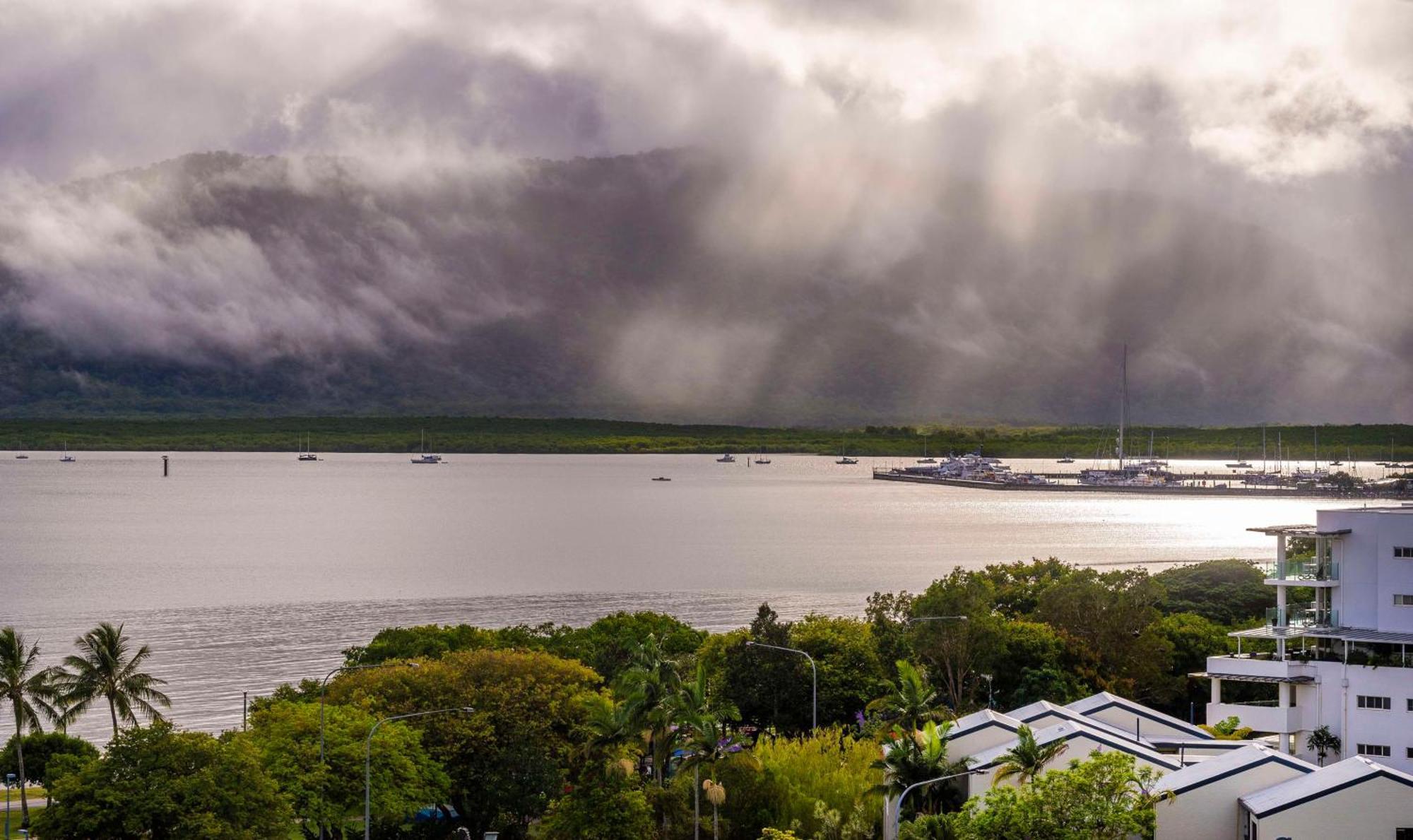Rydges Esplanade Resort Cairns Exterior photo