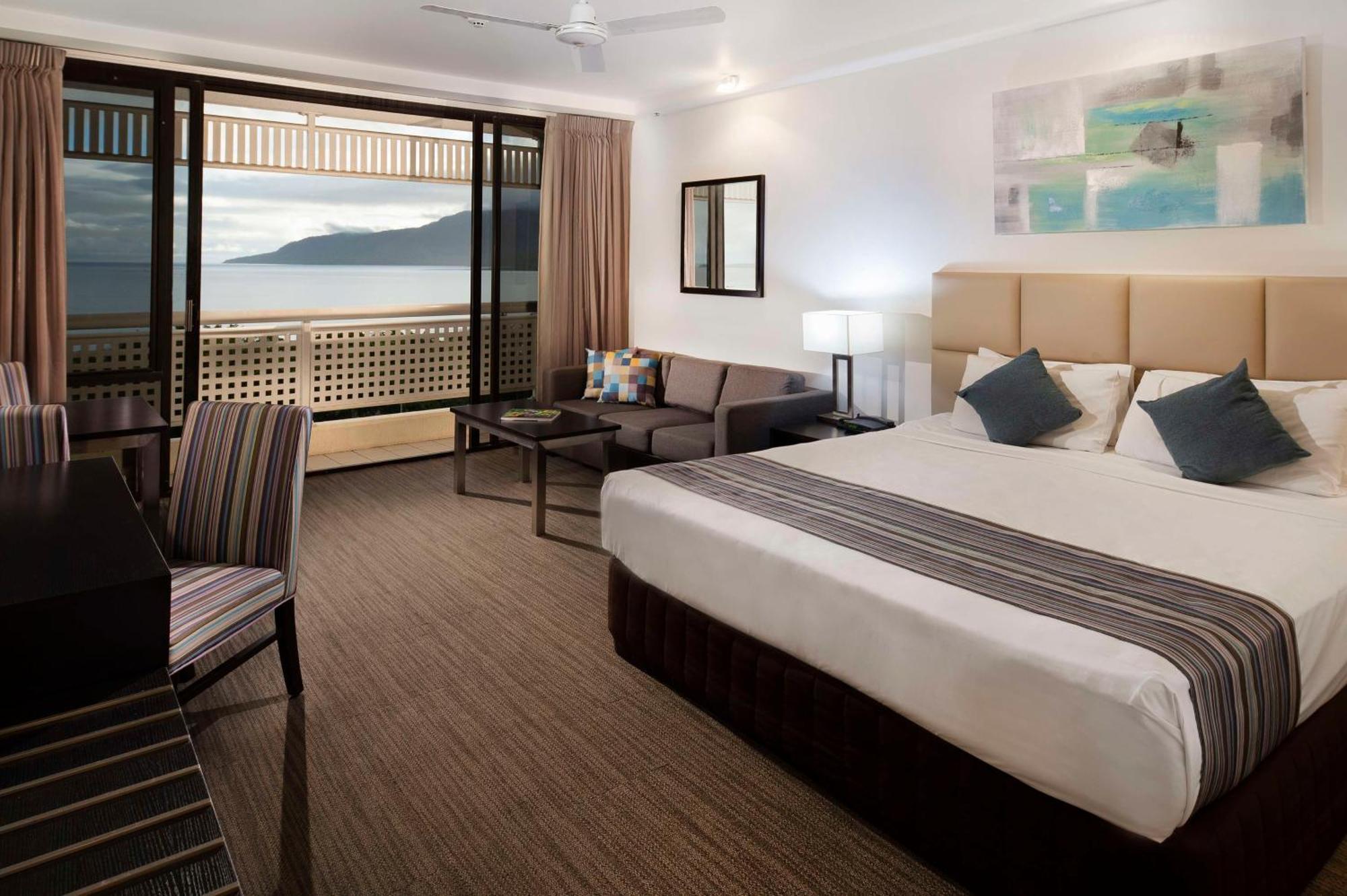 Rydges Esplanade Resort Cairns Exterior photo