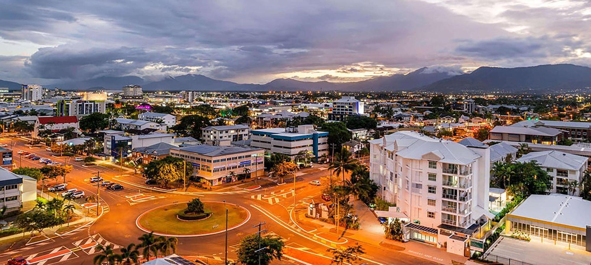 Rydges Esplanade Resort Cairns Exterior photo