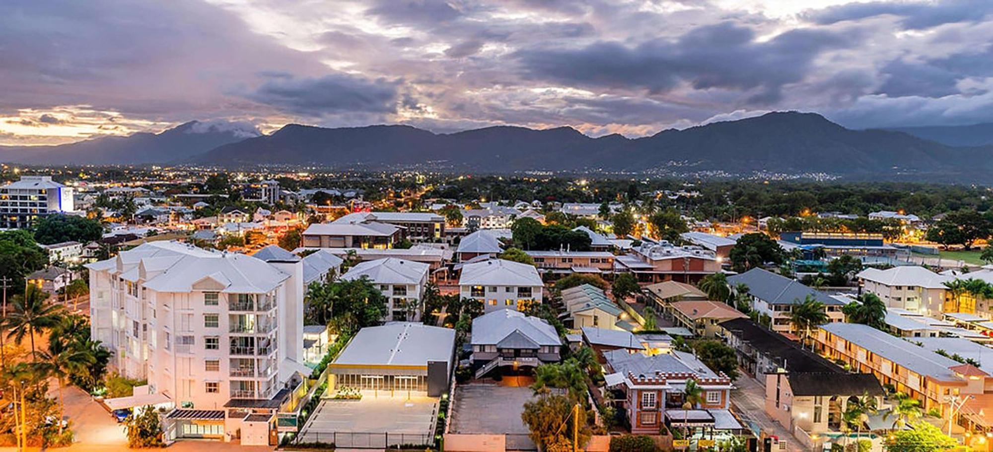 Rydges Esplanade Resort Cairns Exterior photo