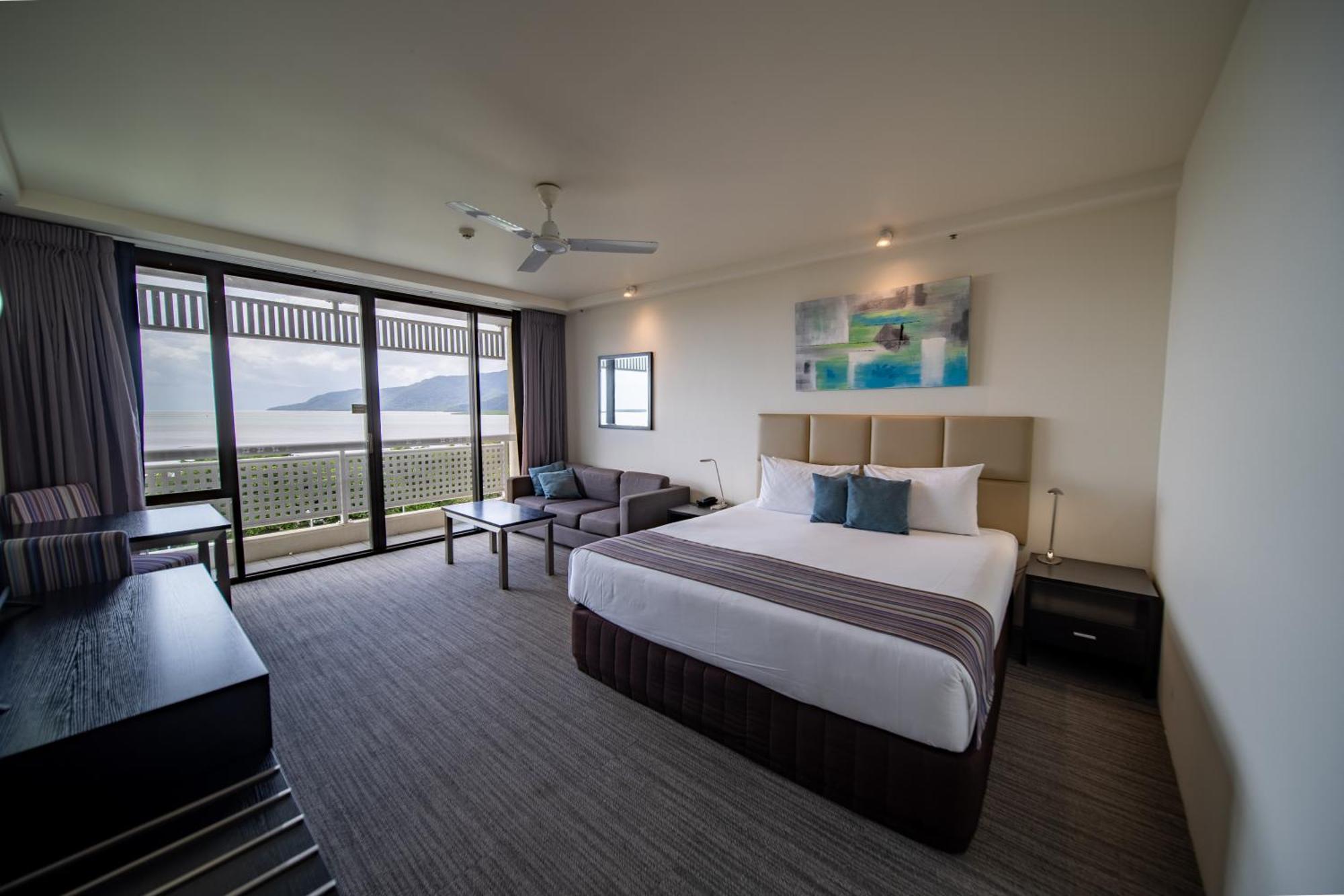 Rydges Esplanade Resort Cairns Exterior photo