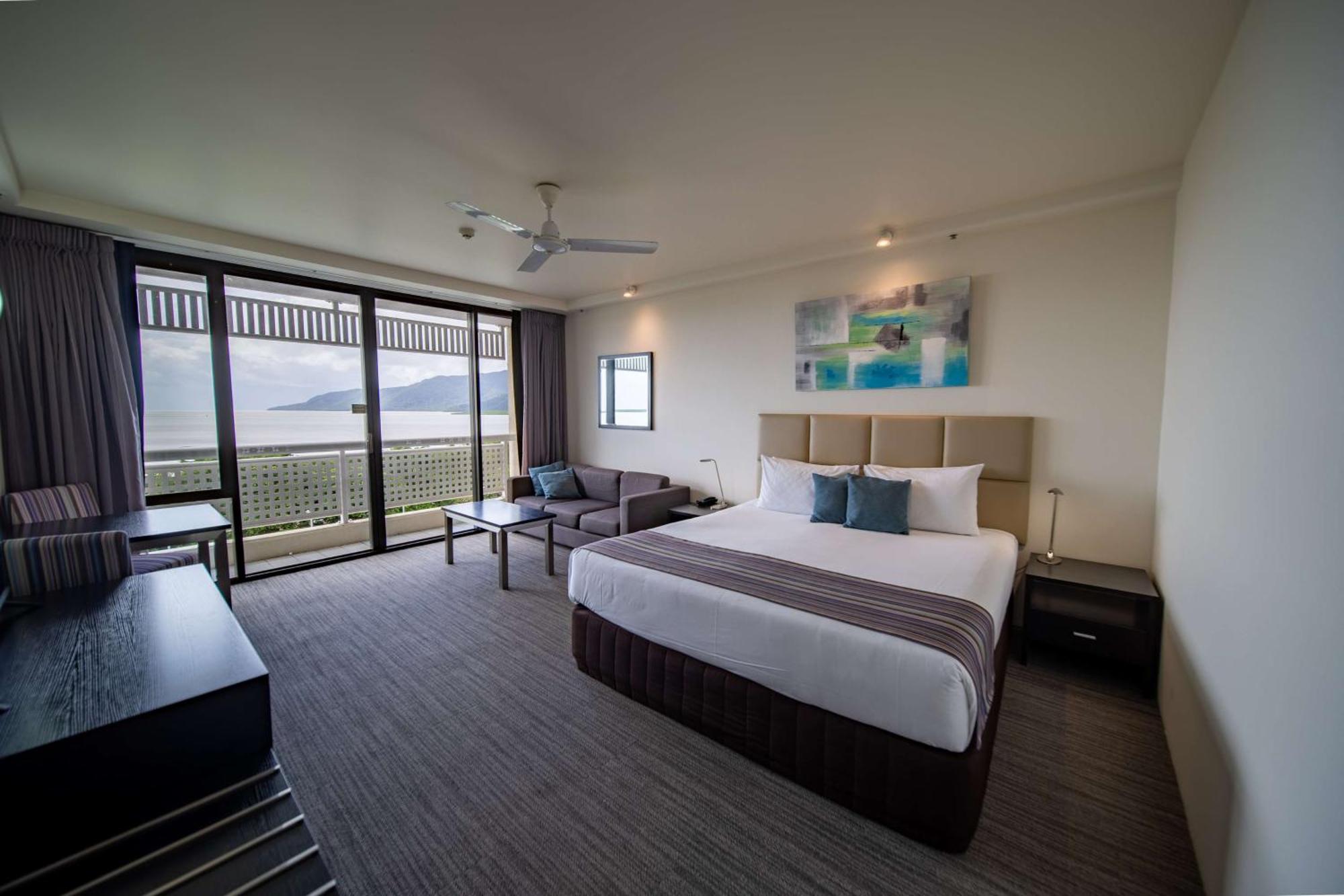Rydges Esplanade Resort Cairns Exterior photo